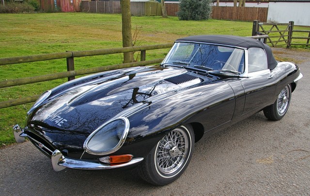 Jaguar Series 1 E-Type (1).jpg